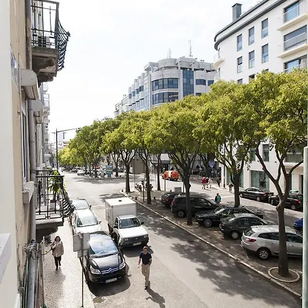 Joivy Stunning 3br Apt With Balcony, Nearby Saldanha Subway & Ist *