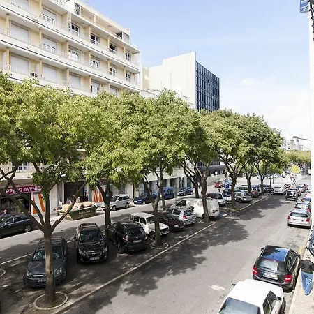 Joivy Stunning 3br Apt With Balcony, Nearby Saldanha Subway & Ist Appartement *