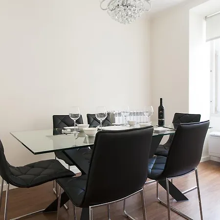 Joivy Stunning 3br Apt With Balcony, Nearby Saldanha Subway & Ist Apartmán *