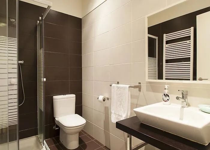 Joivy Stunning 3br Apt With Balcony, Nearby Saldanha Subway & Ist *