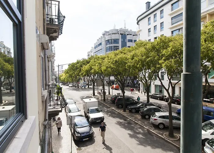 Joivy Stunning 3br Apt With Balcony, Nearby Saldanha Subway & Ist *