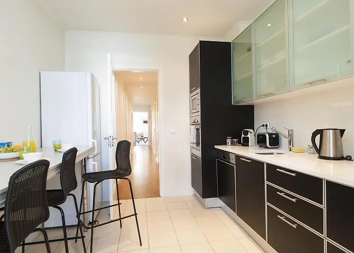 Joivy Stunning 3br Apt With Balcony, Nearby Saldanha Subway & Ist * Лиссабон