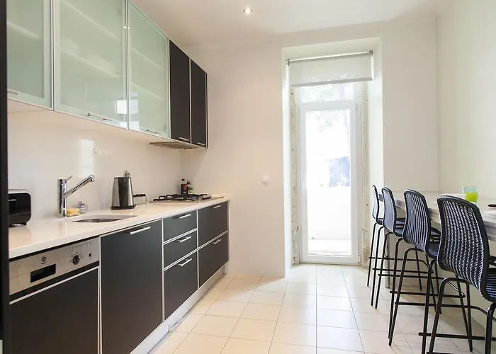 Joivy Stunning 3br Apt With Balcony, Nearby Saldanha Subway & Ist Apartamento