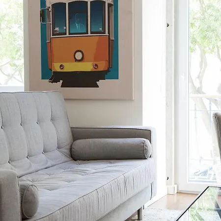 Joivy Stunning 3br Apt With Balcony, Nearby Saldanha Subway & Ist Appartement *