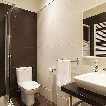 Joivy Stunning 3br Apt With Balcony, Nearby Saldanha Subway & Ist *