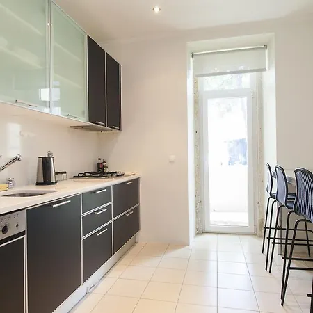 Joivy Stunning 3br Apt With Balcony, Nearby Saldanha Subway & Ist Appartement