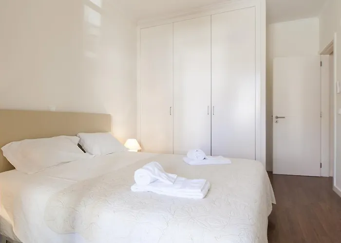 Joivy Stunning 3br Apt With Balcony, Nearby Saldanha Subway & Ist * Lizbona