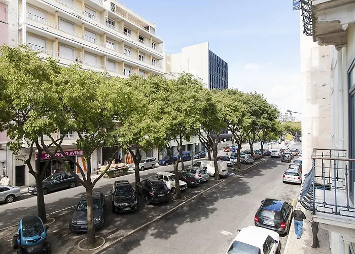 Joivy Stunning 3br Apt With Balcony, Nearby Saldanha Subway & Ist Apartament *