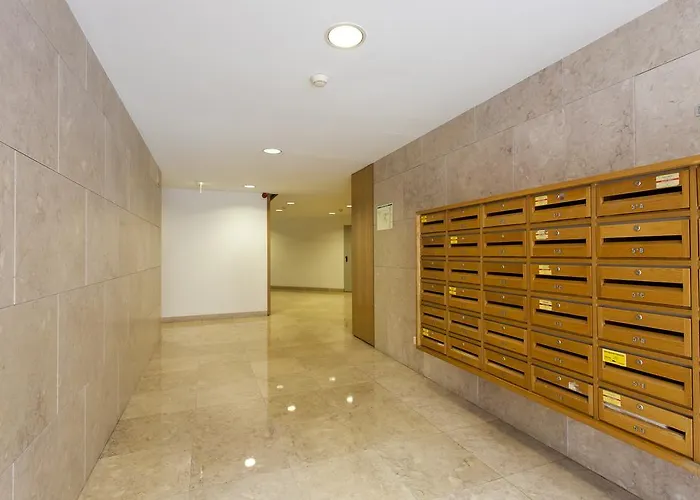 Joivy Stunning 3br Apt With Balcony, Nearby Saldanha Subway & Ist